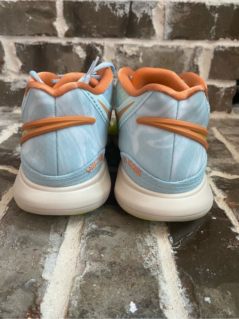 Nike Kyrie 8 Eagle sneakers in a glacier blue and yellow strike colorway - Picture 3 of 6